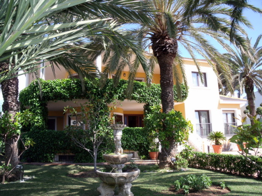 PSLPERL427l Villa for sale in Torrevoeja, Costa Blanca